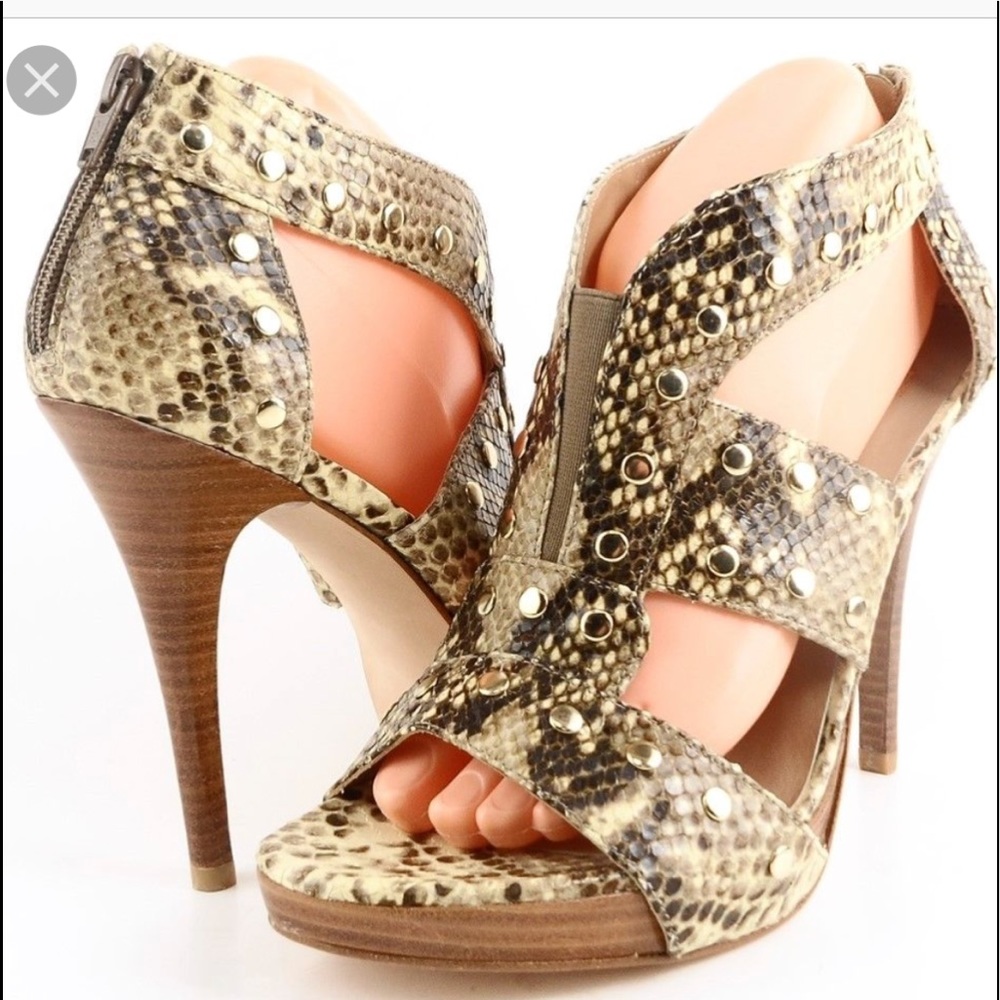 Stuart Weitzman NWT Airforce Roccia Serpent heel
